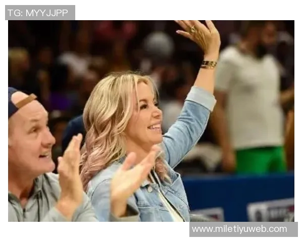 小波特女友现身赛场为独行侠加油引发热议与关注