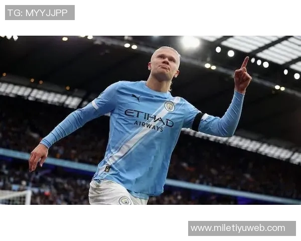 哈兰德分享休闲时光高尔夫球场上尽显运动魅力